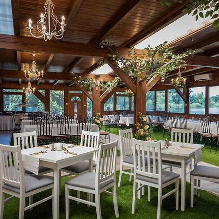 Eden Lounge Restaurant & Pension Veresegyház Zewnętrze zdjęcie