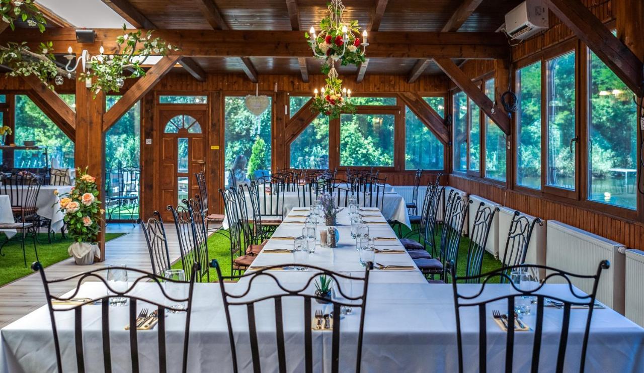 Eden Lounge Restaurant & Pension Veresegyház Zewnętrze zdjęcie