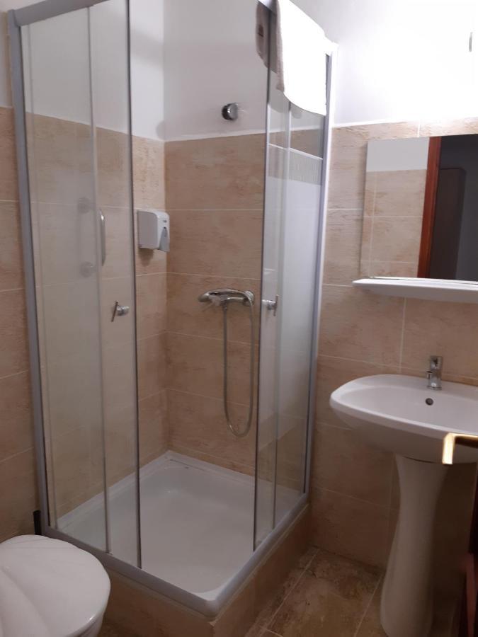 Eden Lounge Restaurant & Pension Veresegyház Zewnętrze zdjęcie